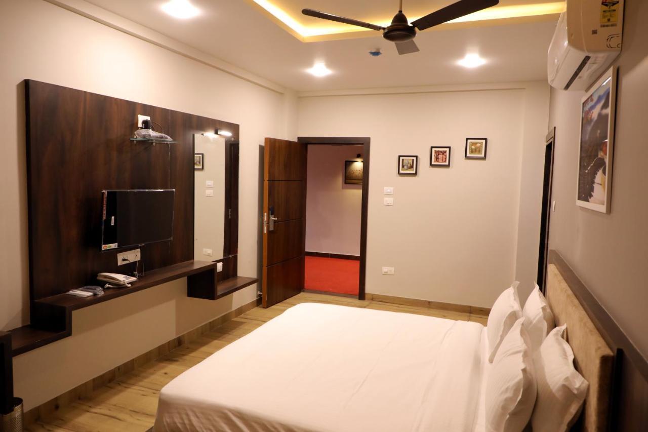 Hotel Nest Bhuj Extérieur photo